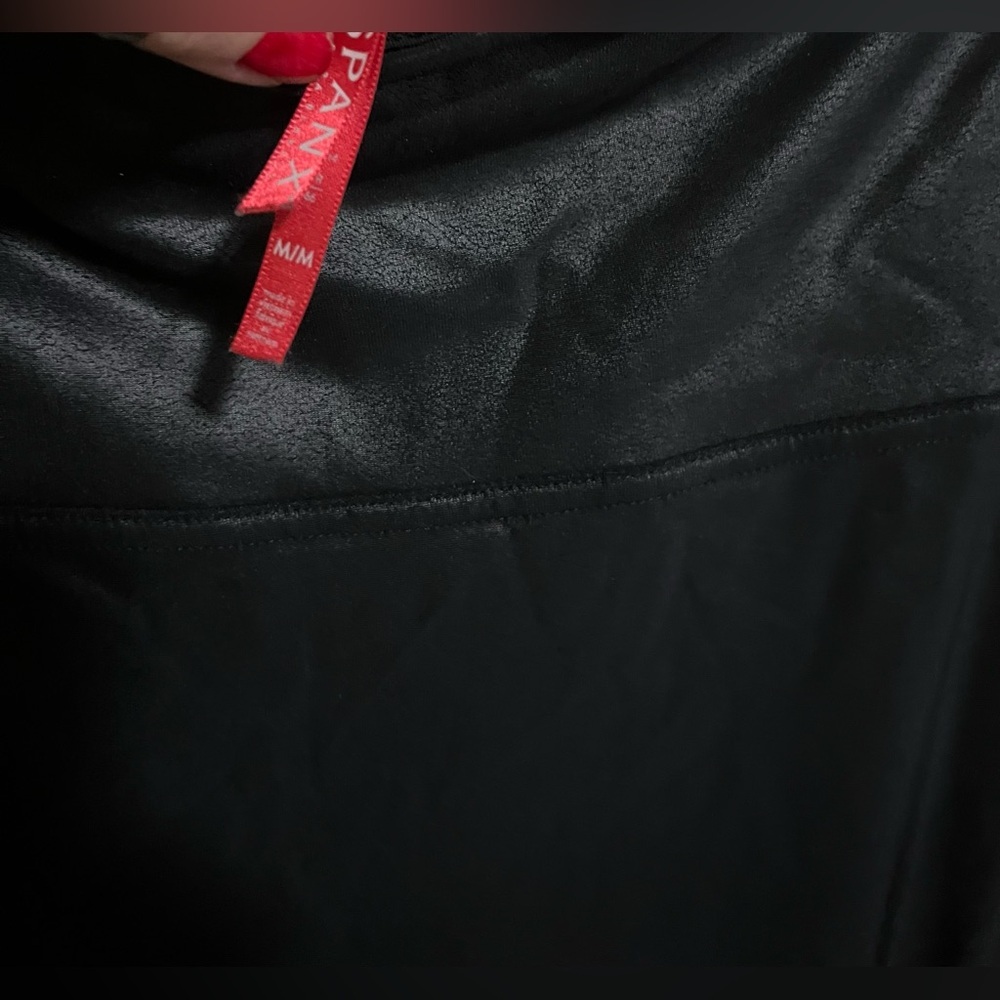Spanx Revolve Black Faux Leather Quilted Moto Leggings Size Medium - Picture 5 of 5